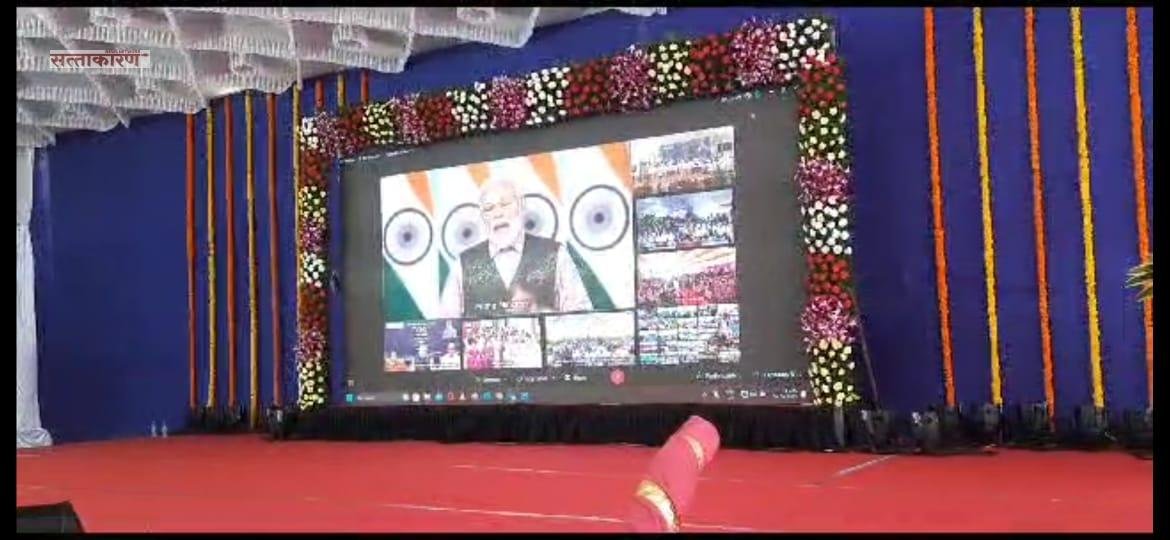 Prime Minister Narendr Modi inaugurated foundation stone redevelopment 508 railway stations icountry